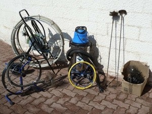 Equipement pour le ramonage et le débistrage de cheminées