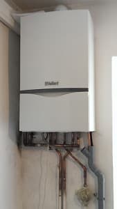 Installation d'une chaudière murale à gaz